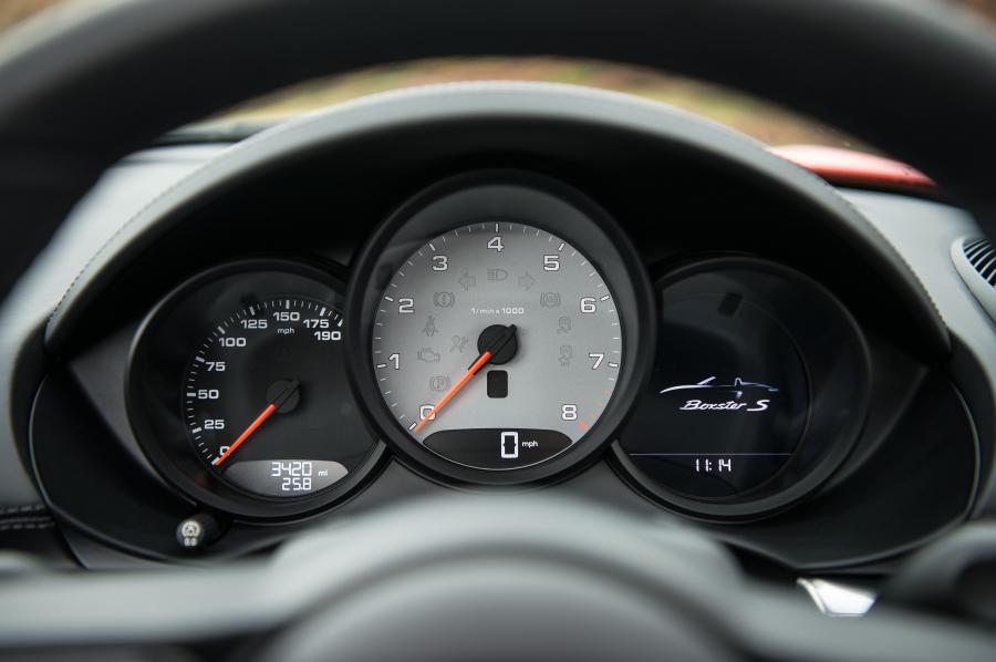  Porsche 718 Boxster S 2016 года  (UK) (фото 26 из 29)